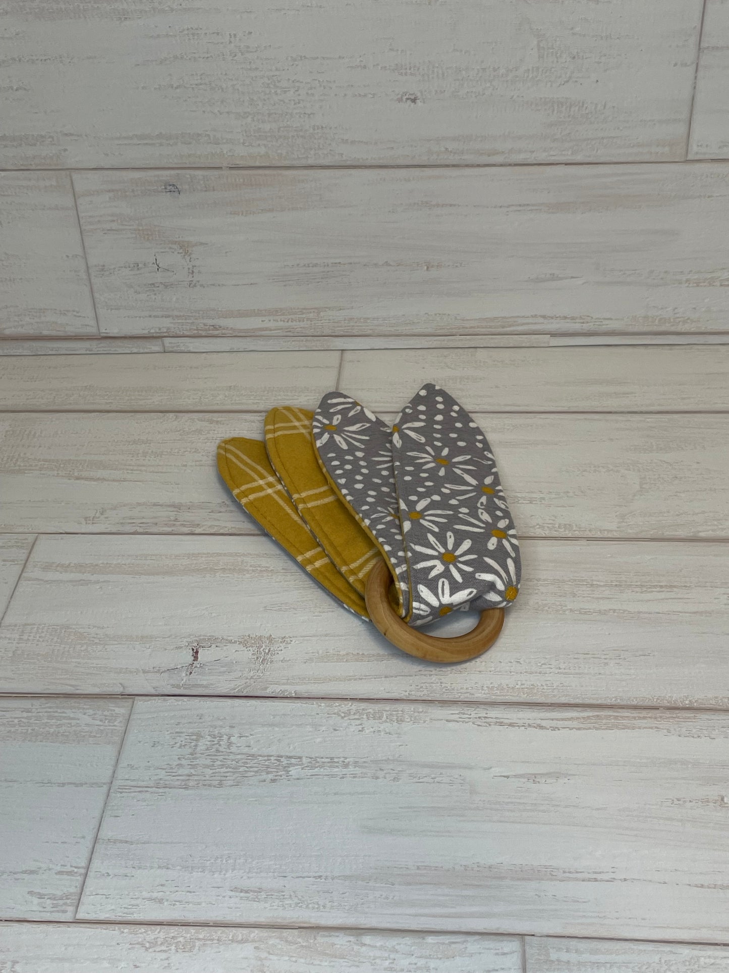 Daisy Themed 2 Piece Teether Tie Set